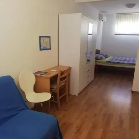 Center Apartment Split